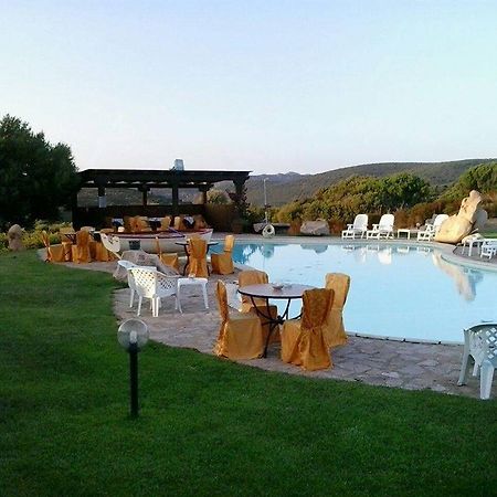 Hotel Ristorante La Tana Di Li Mazzoni Trinità dʼAgultu 外观 照片