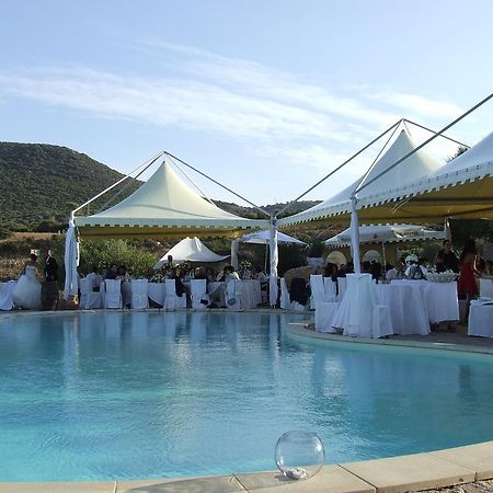 Hotel Ristorante La Tana Di Li Mazzoni Trinità dʼAgultu 外观 照片