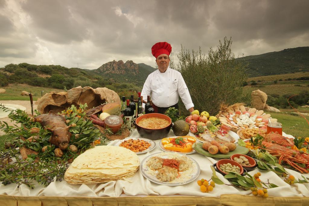 Hotel Ristorante La Tana Di Li Mazzoni Trinità dʼAgultu 外观 照片