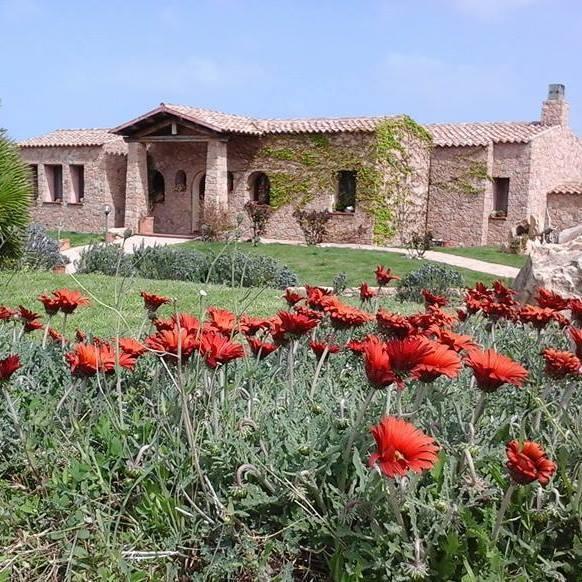 Hotel Ristorante La Tana Di Li Mazzoni Trinità dʼAgultu 外观 照片