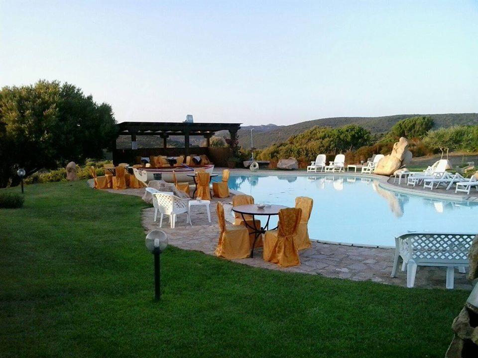Hotel Ristorante La Tana Di Li Mazzoni Trinità dʼAgultu 外观 照片