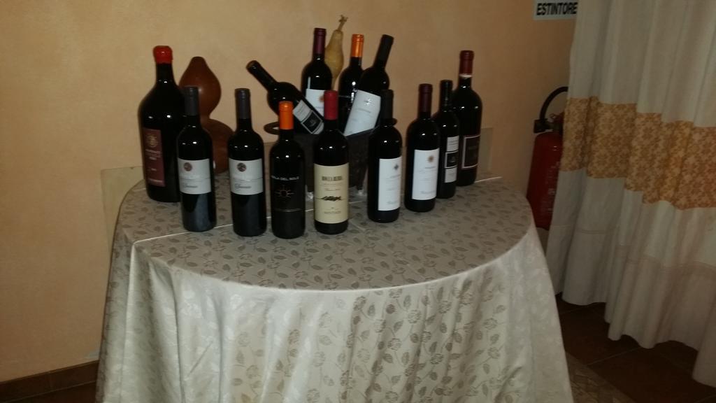 Hotel Ristorante La Tana Di Li Mazzoni Trinità dʼAgultu 外观 照片