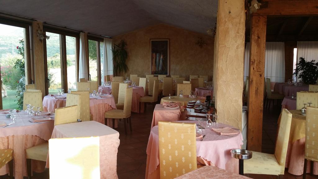 Hotel Ristorante La Tana Di Li Mazzoni Trinità dʼAgultu 客房 照片