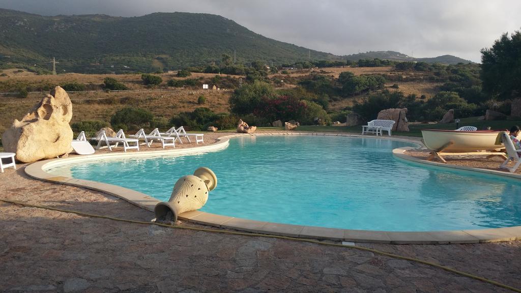 Hotel Ristorante La Tana Di Li Mazzoni Trinità dʼAgultu 外观 照片