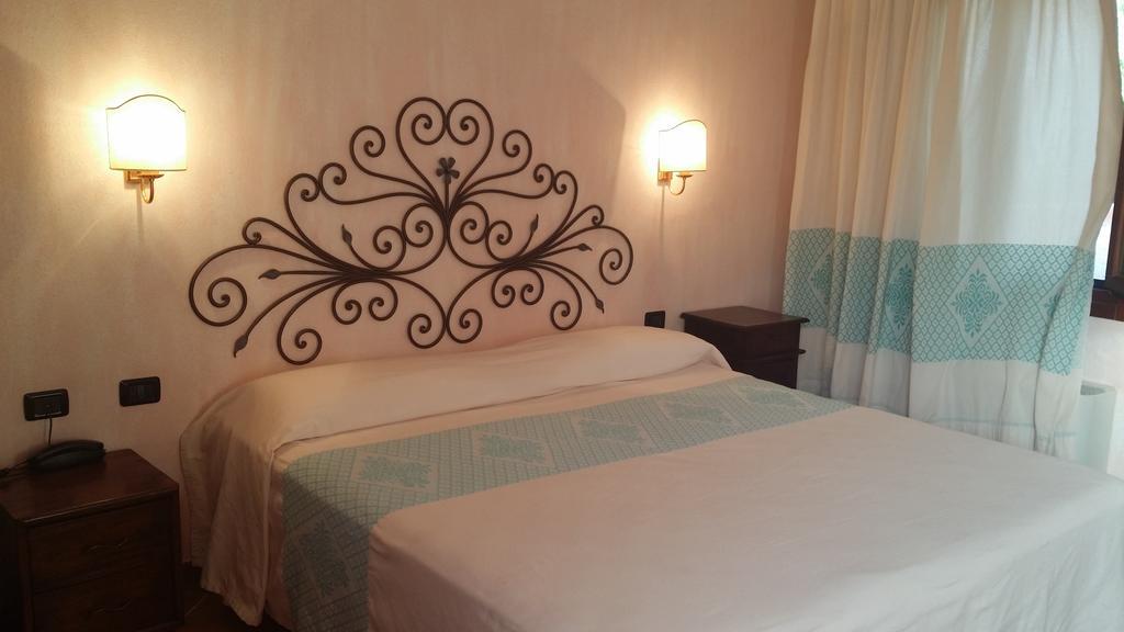 Hotel Ristorante La Tana Di Li Mazzoni Trinità dʼAgultu 客房 照片