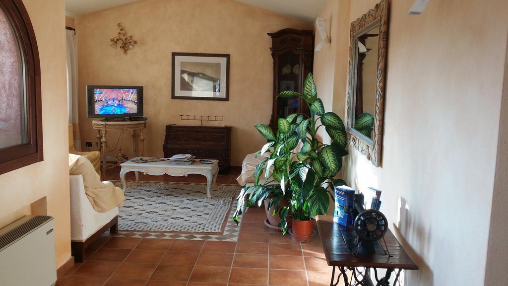 Hotel Ristorante La Tana Di Li Mazzoni Trinità dʼAgultu 外观 照片