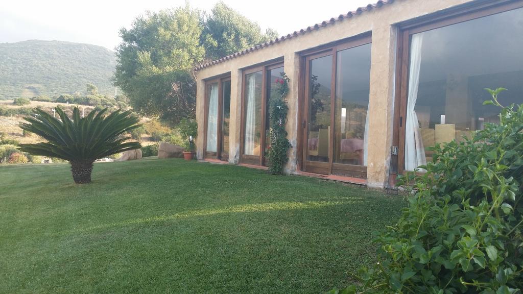 Hotel Ristorante La Tana Di Li Mazzoni Trinità dʼAgultu 外观 照片