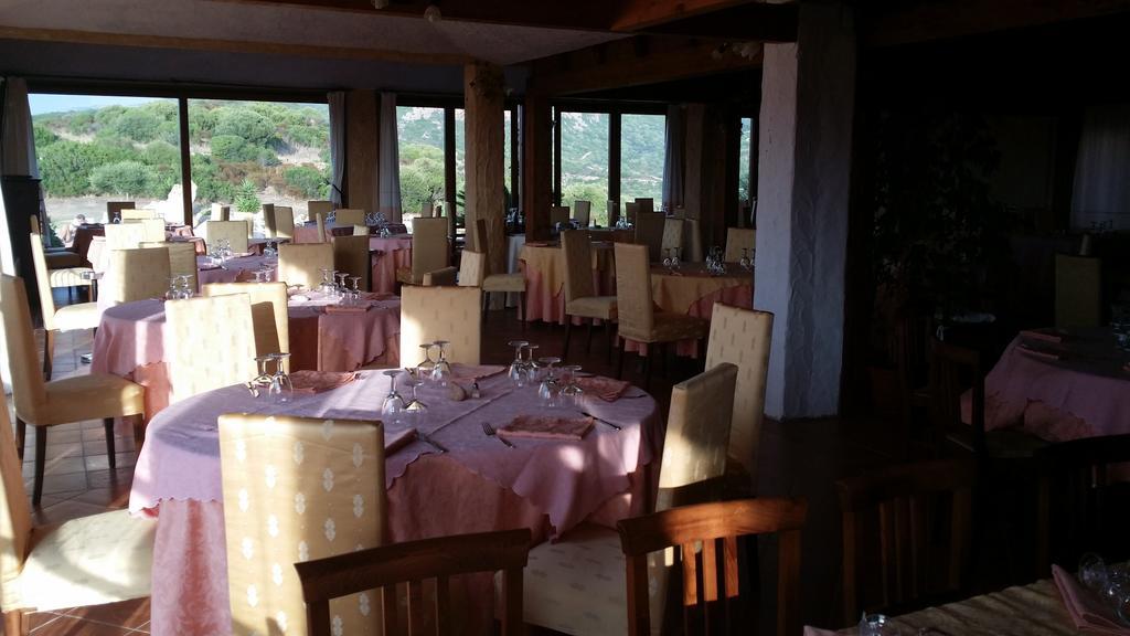 Hotel Ristorante La Tana Di Li Mazzoni Trinità dʼAgultu 外观 照片
