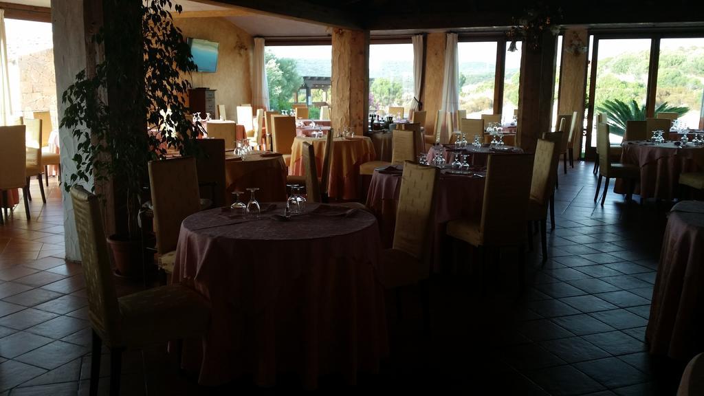 Hotel Ristorante La Tana Di Li Mazzoni Trinità dʼAgultu 外观 照片