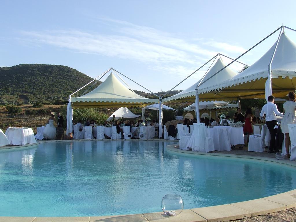 Hotel Ristorante La Tana Di Li Mazzoni Trinità dʼAgultu 外观 照片